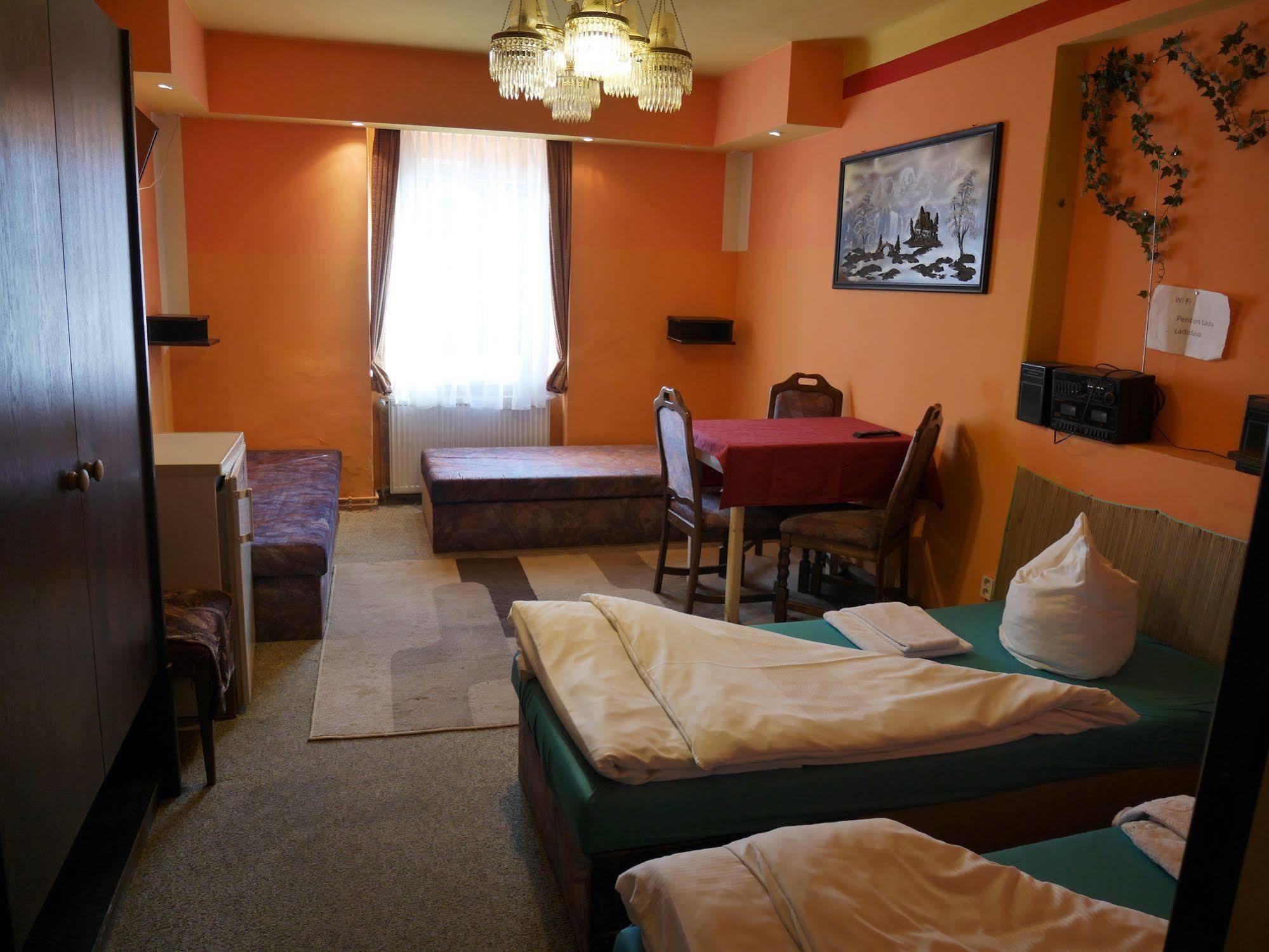 Pension Lada Карловы Вары Экстерьер фото